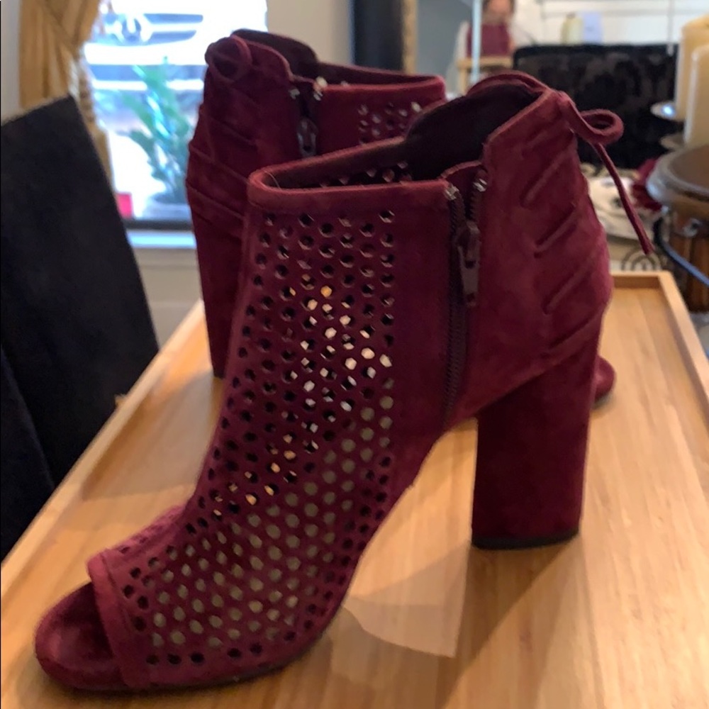 Gianni Bini ankle booties